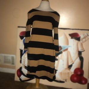 Old navy striped dress 🖤